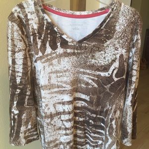 V-neck top w/ 3/4 sleeves sz small petite